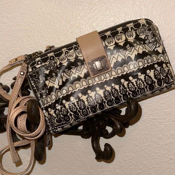 Sakroots Cross Body / wristlet Wallet artsy black cream doodle smartphone pocket - Picture 3 of 17
